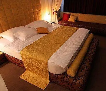 Merona 3*